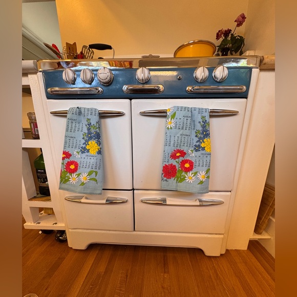 1978 Vintage Vera Floral Calendar Tea Towel Set - Picture 2 of 8